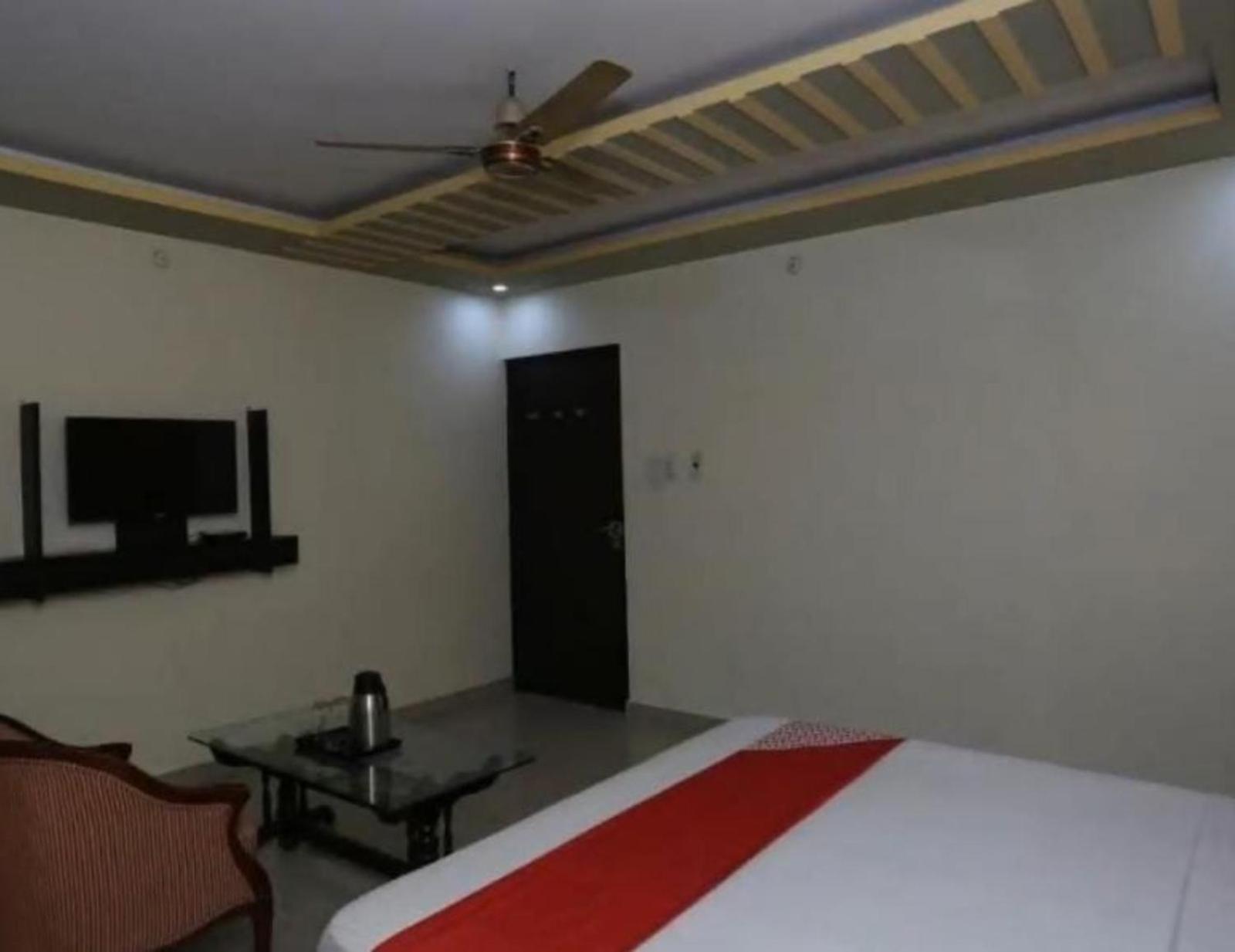 Hotel S K Palace Lucknow , Best Hotel In Lucknow , Hotel In Transport Nagar Lucknow ,Budget Hotels In لاكناو المظهر الخارجي الصورة
